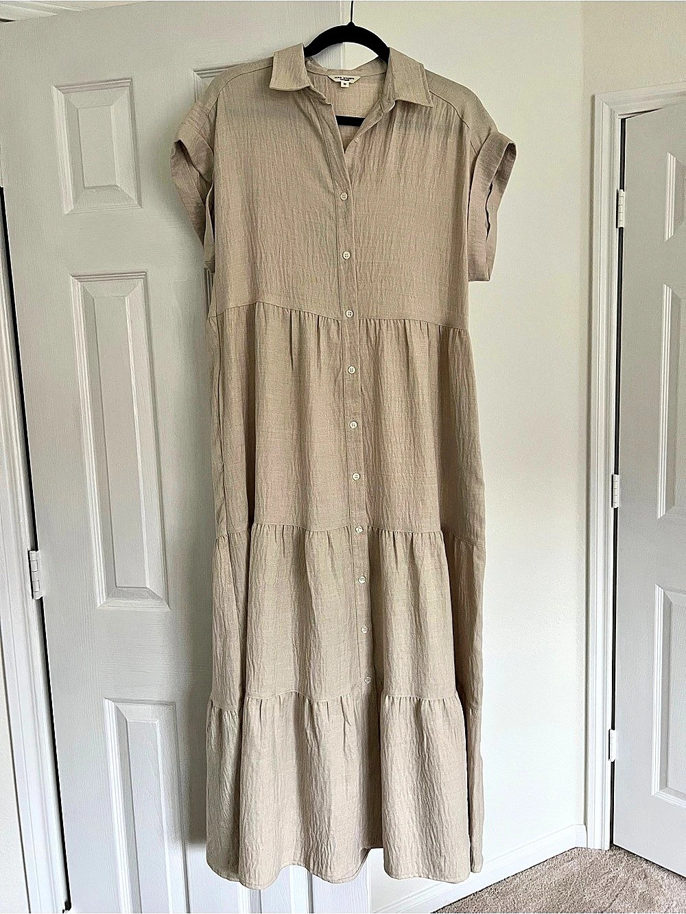 Max Studio London Tiered Maxi Dress in Beige Size Medium Like New